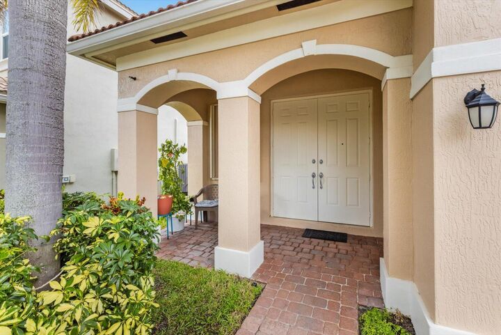 Property Photo: 1032 NW Leonardo Circle FL 34986