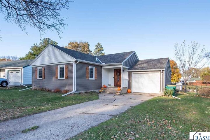 112 N Park Lane  Le Sueur MN 56058 photo