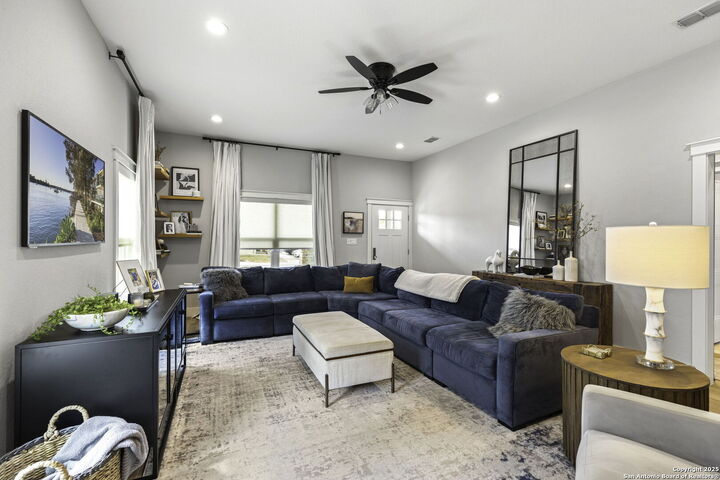 Property Photo: 835 Cross Street TX 78130