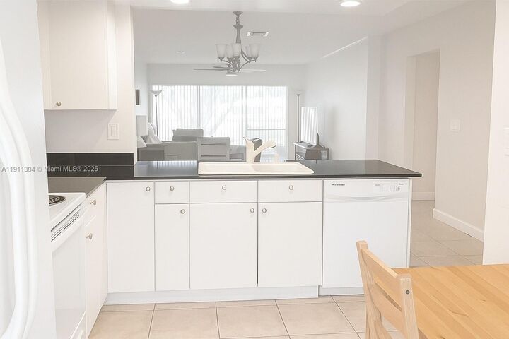 Property Photo: 6530 NW 98th Ter B25 FL 33321