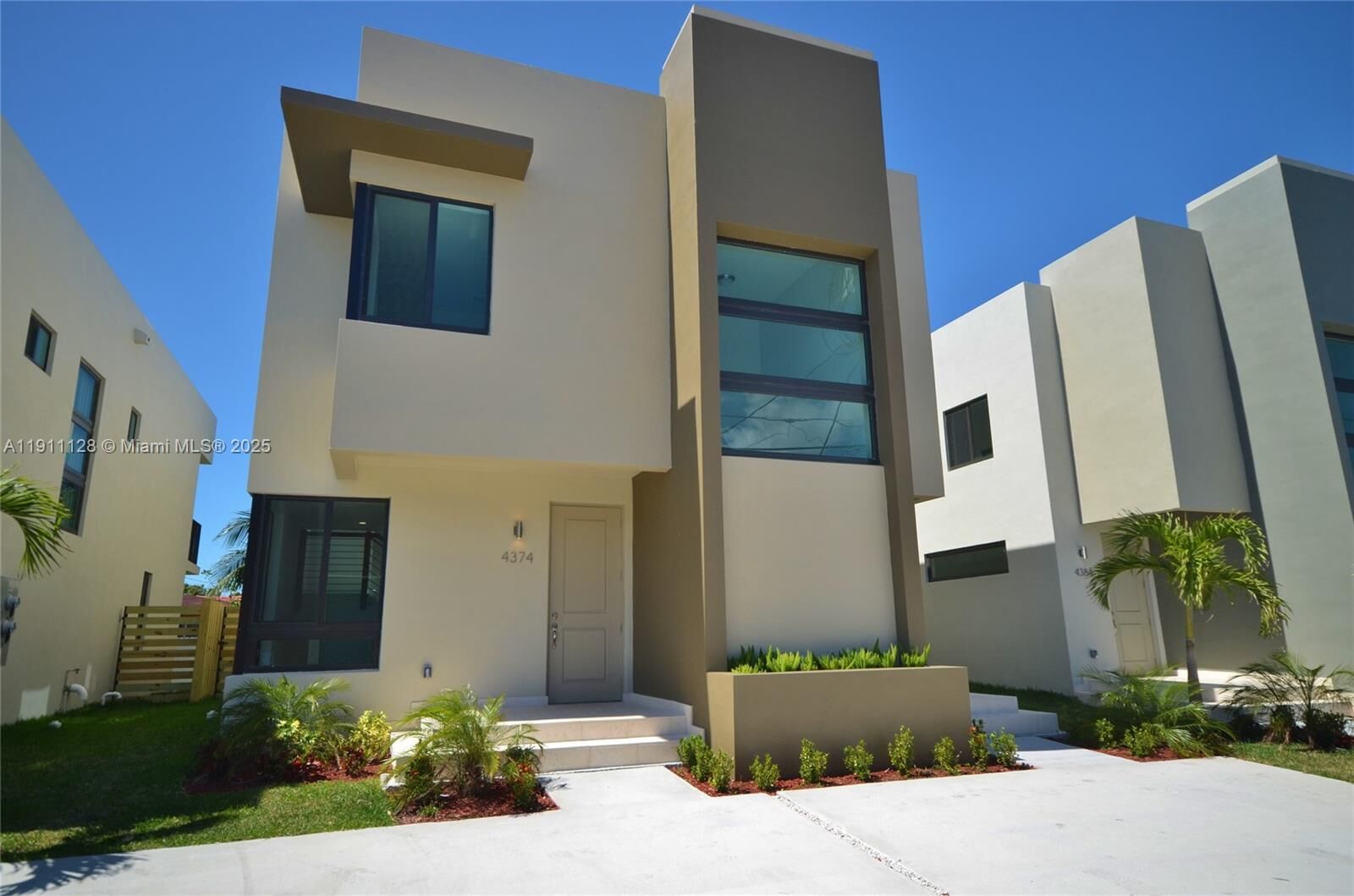 Property Photo: 4374 E 10th Ave 4374 FL 33013