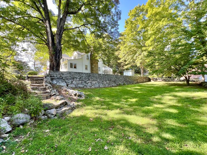 Property Photo:  301 Haviland Road  CT 06903 