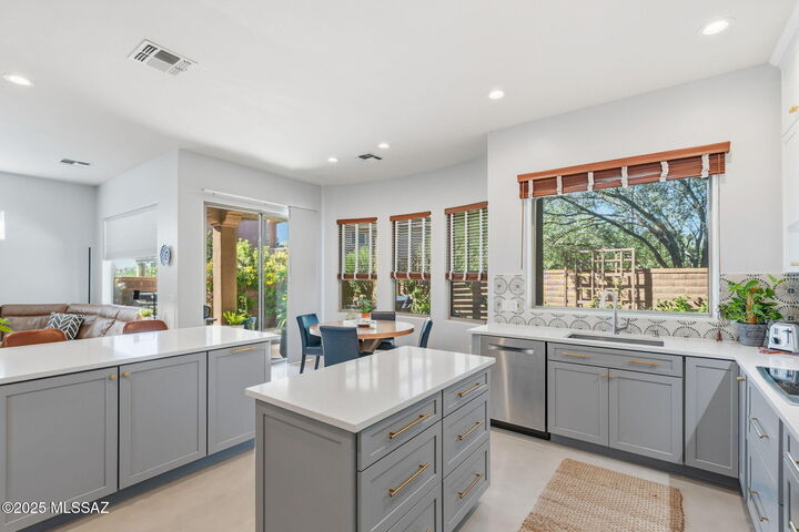 5757 N Winding Woods Place  Tucson AZ 85718 photo