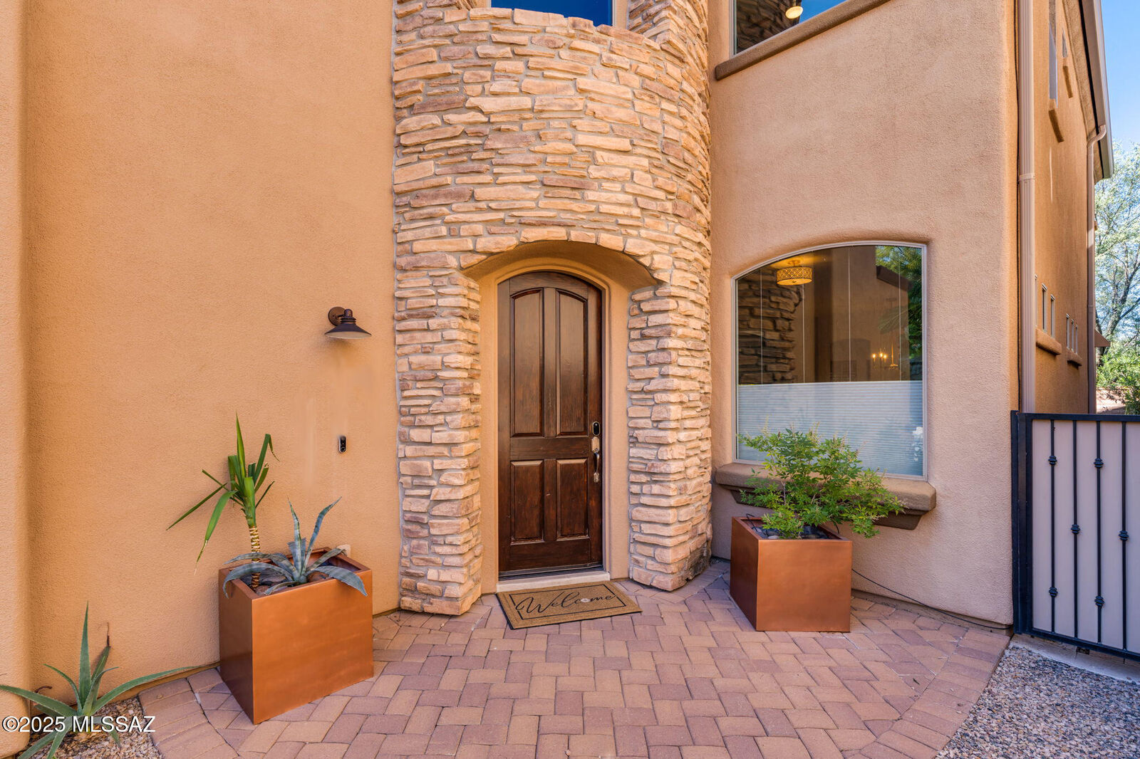 Property Photo: 5757 N Winding Woods Place AZ 85718