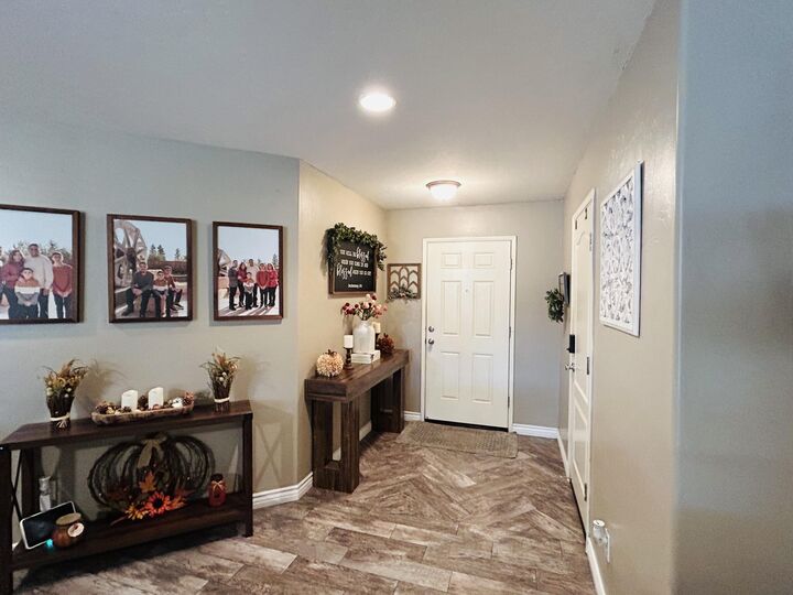 Property Photo: 2113 E Delta Court CA 93292