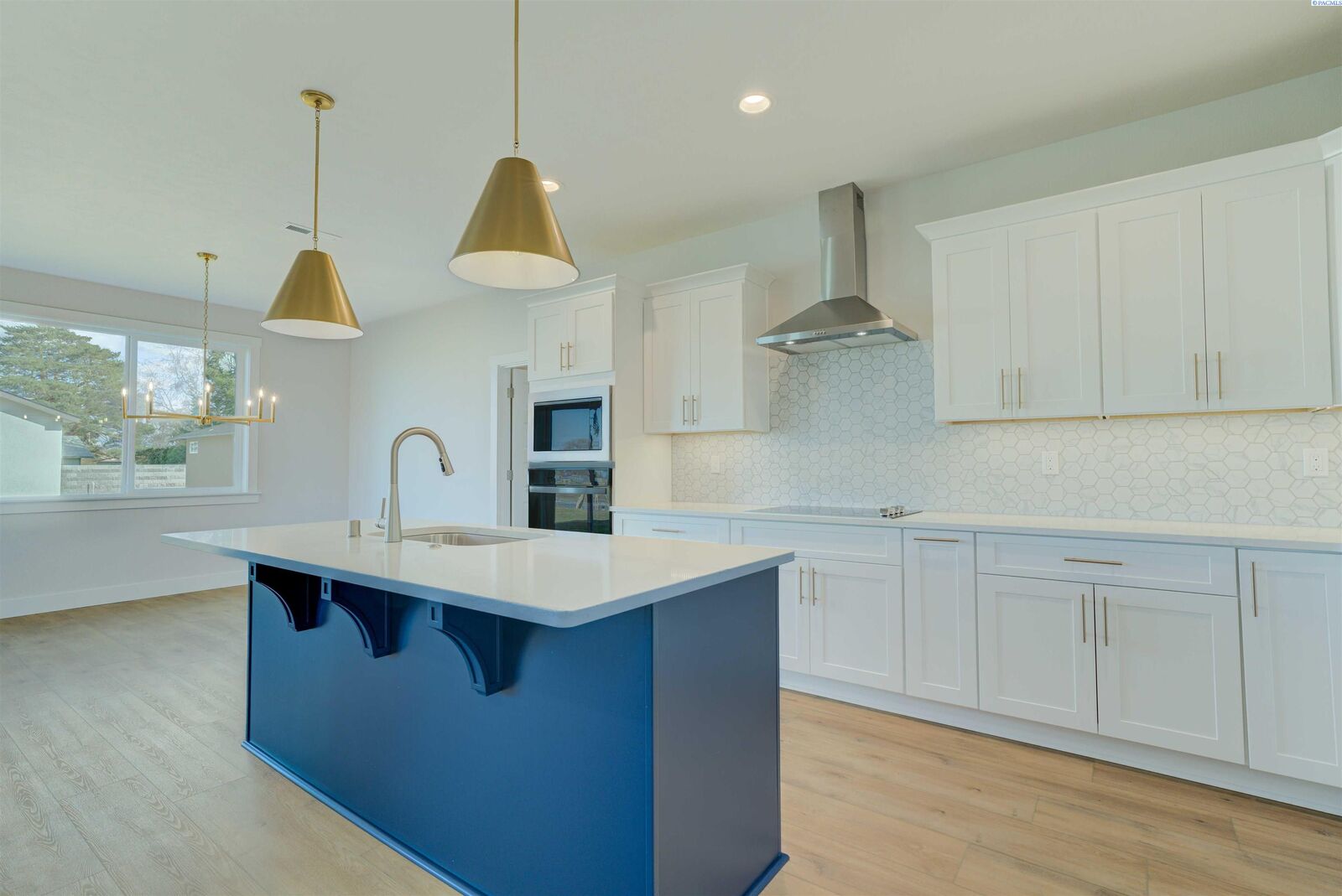 Property Photo:  5431 W Okanogan Ave  WA 99336 