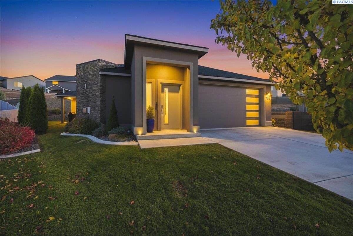 Property Photo: 4939 Smitty Dr WA 99352