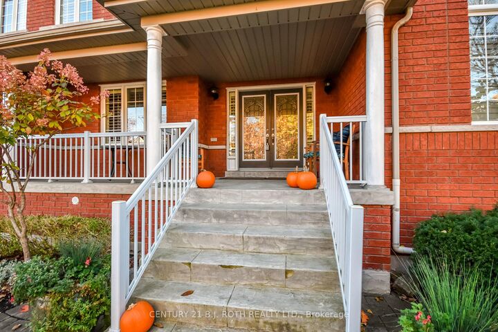 Property Photo:  38 Camelot Square  ON L4M 0C3 