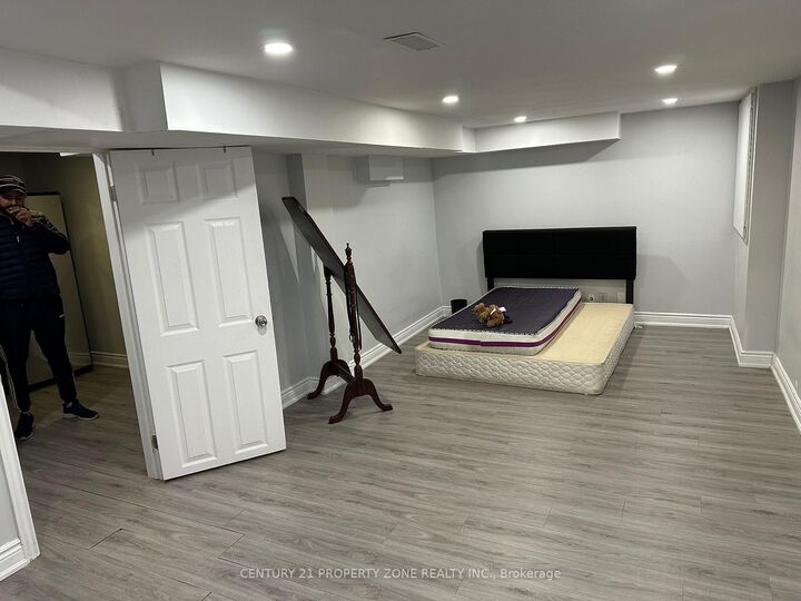 Photo de la propriété:  30 Cox Crescent  ON L6X 3G7 