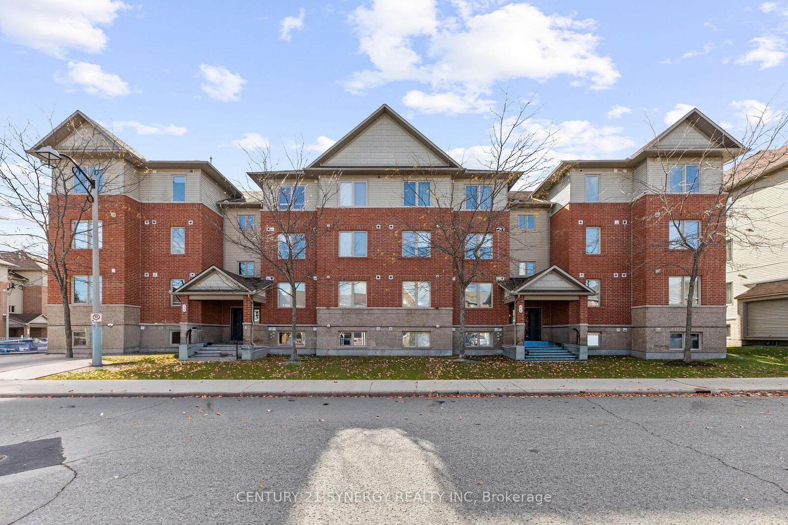 Photo de la propriété:  38 Barnstone Drive 2  ON K2G 4R6 