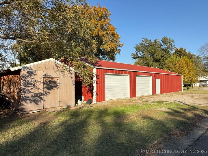 Property Photo:  103 N Hickory Street  OK 74955 