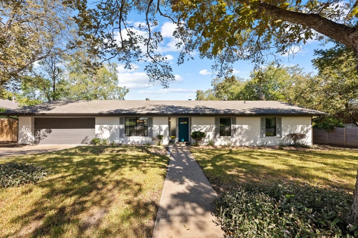 Property Photo: 1006 Hollybluff Street TX 78753