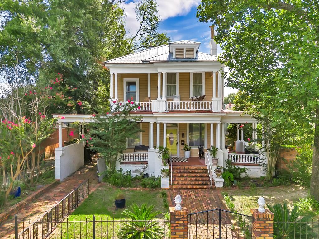 Property Photo: 804 N Jefferson St GA 31701