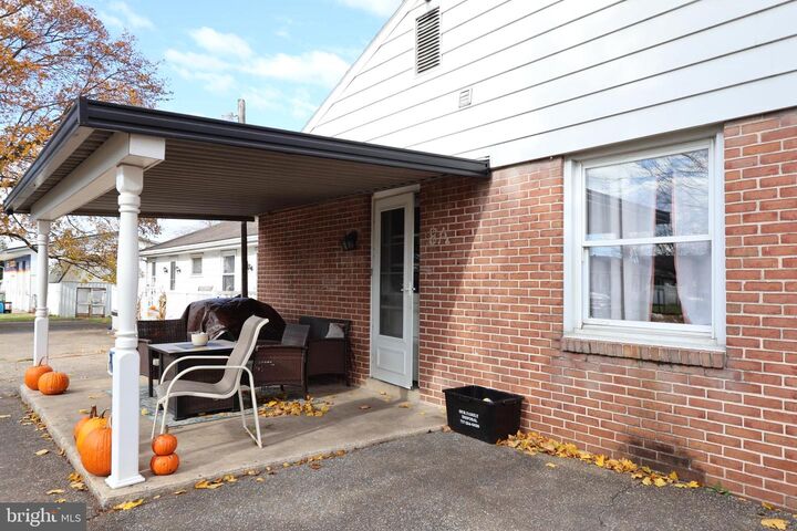 Property Photo:  8 N Hollander Road  PA 17529 