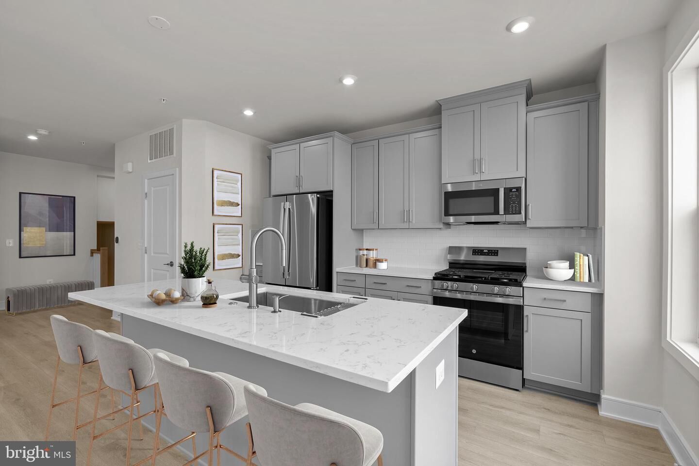 Property Photo:  43302 Farringdon Square  VA 20148 