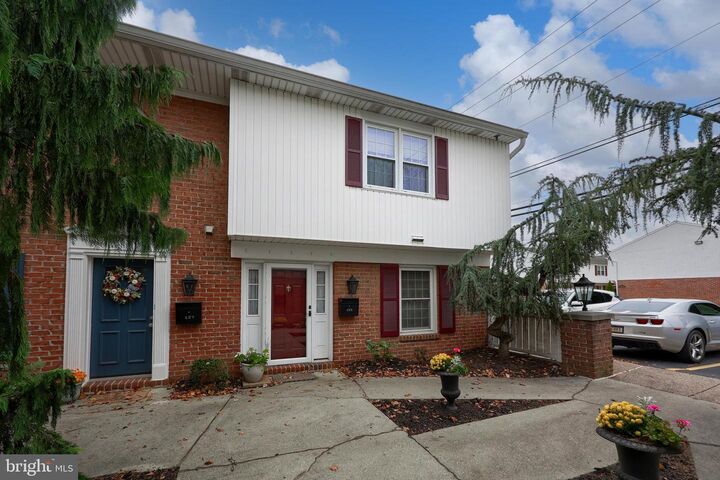 Property Photo: 425 W Caracas Avenue PA 17033