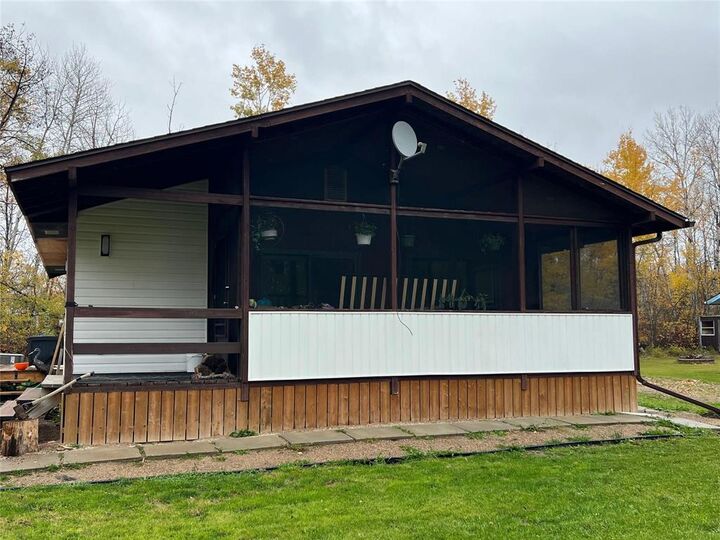 9 Tepe Bay  Lac Du Bonnet Rm MB R0E 1A0 photo