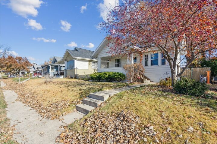 Property Photo: 910 Maplewood Drive NE IA 52402