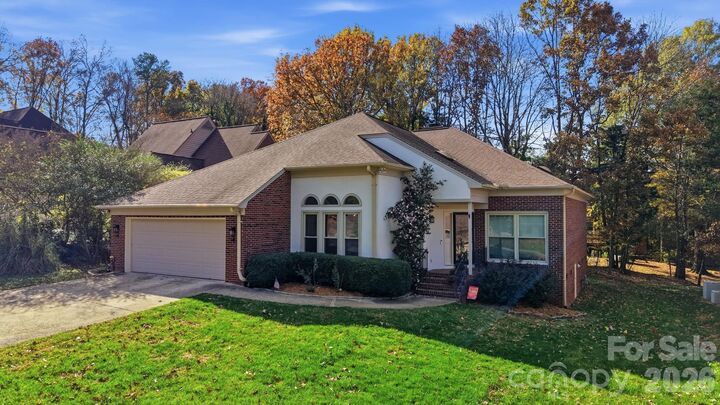 Property Photo: 5204 Tedorill Lane NC 28226