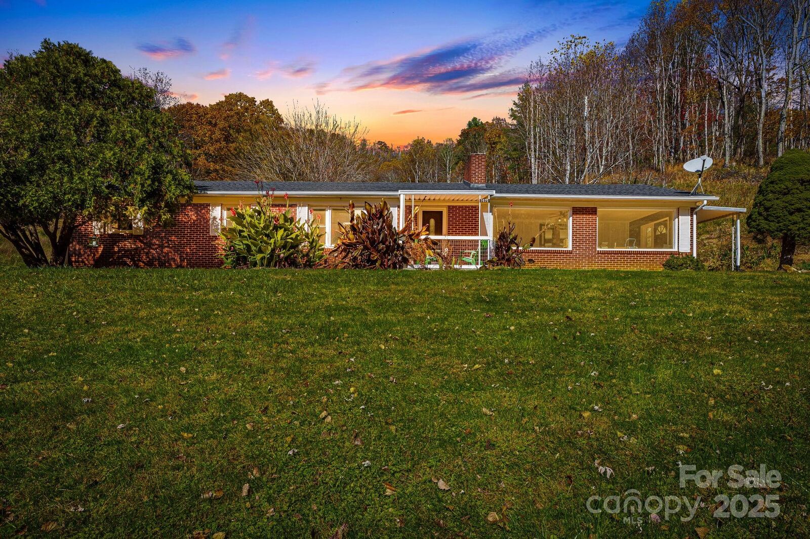 Property Photo: 1675 Ponder Creek Road NC 28754
