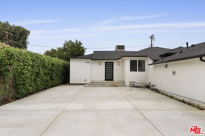 Property Photo:  19007 Bessemer St  CA 91335 