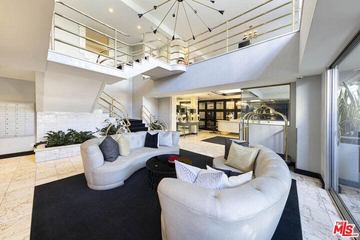 Property Photo:  1131 Alta Loma Rd  CA 90069 