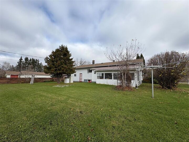 Property Photo:  18 Second Avenue South  MB R0L 0T0 