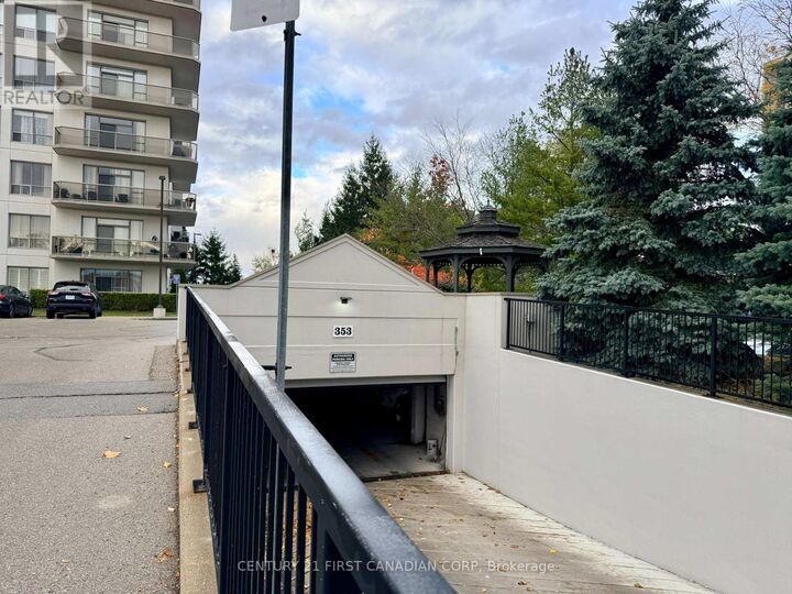 Property Photo:  353 Commissioners Road West 1109  ON N6J 0A3 