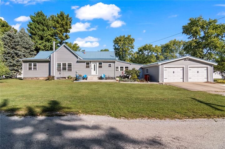 Property Photo: 308 W Dayton Street IL 62571