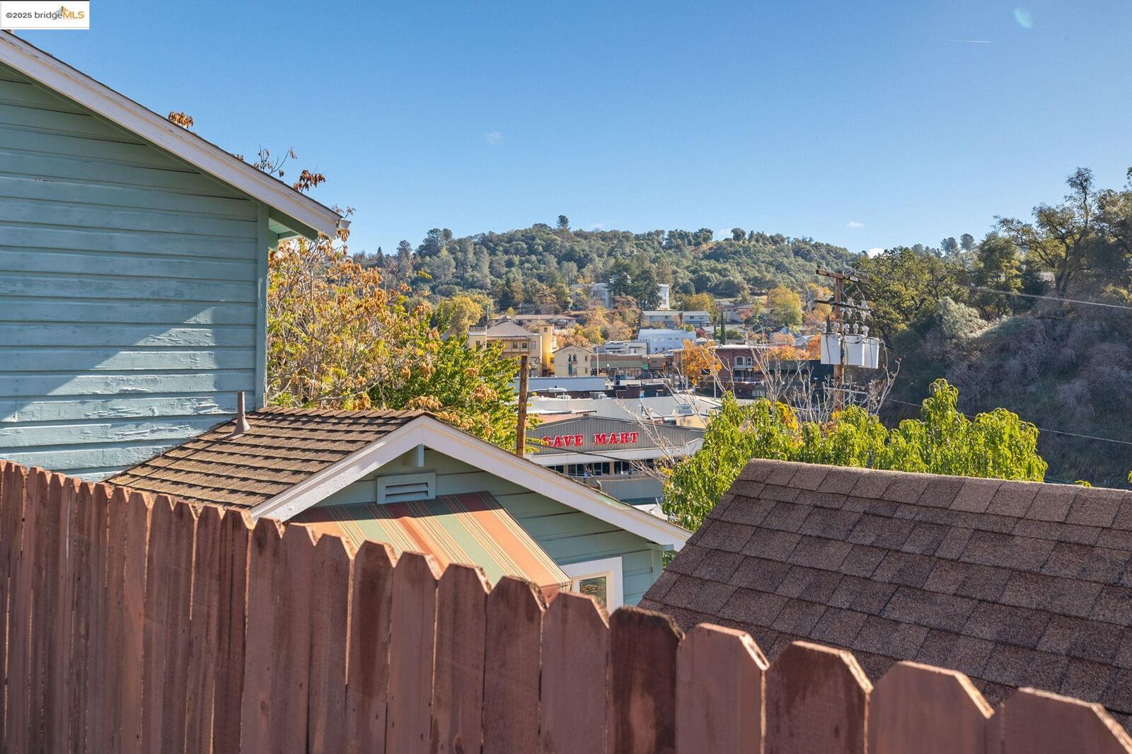 Property Photo: 165 Bradford Street CA 95370