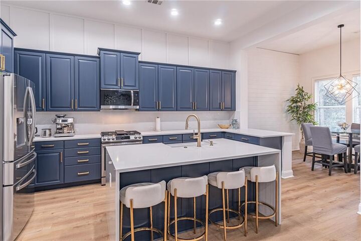 Property Photo:  1602 Rivergreen Court SE 19  GA 30339 