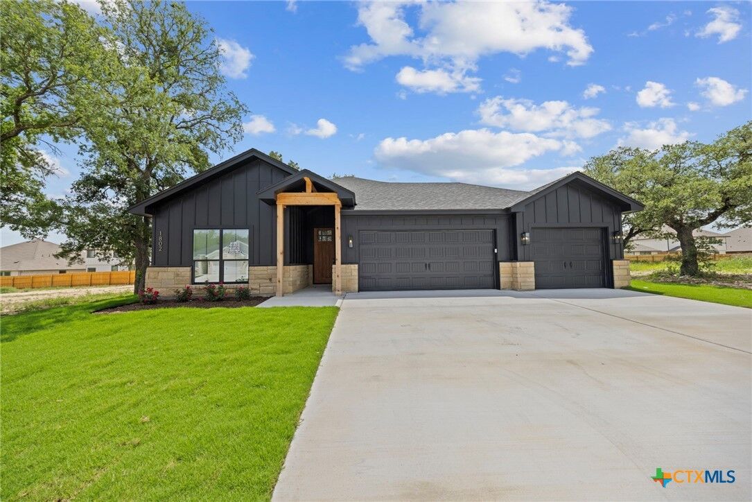 Property Photo: 1802 Paint Horse Trail TX 76548