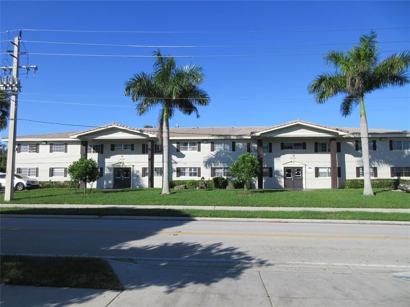 Property Photo: 4280 Woodside Dr 10 FL 33065