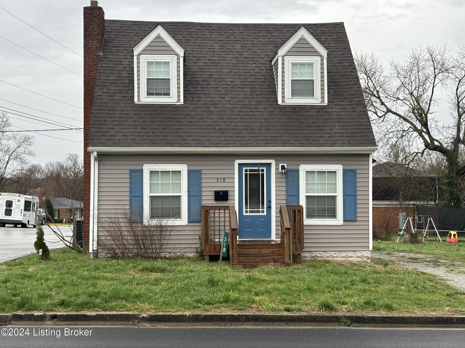 Property Photo: 318 Hood Ave KY 40033