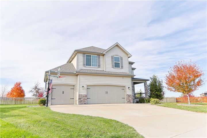 Property Photo: 900 SE Forest Ridge Court MO 64014