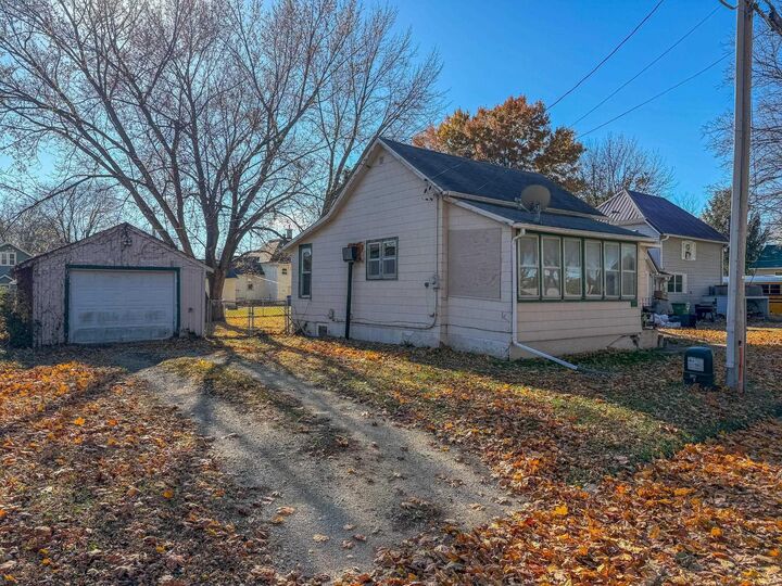 Property Photo:  319 NW 6th Avenue  IA 50677 