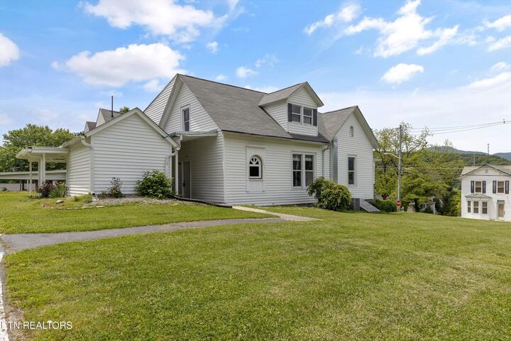 Property Photo: 313 W Spring St TN 37840