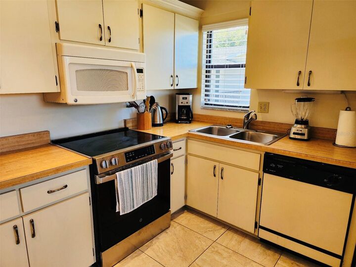 Property Photo:  5400 34th Street W I-9  FL 34210 