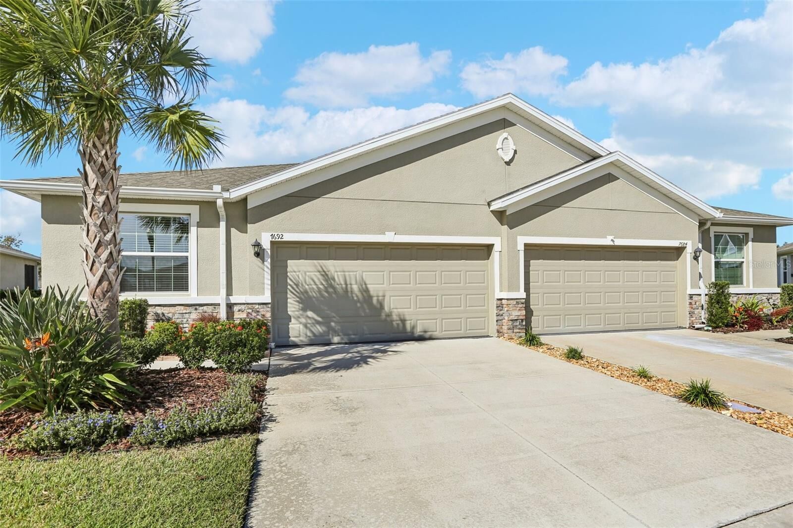 Property Photo: 7692 Stonebrook Circle FL 33545