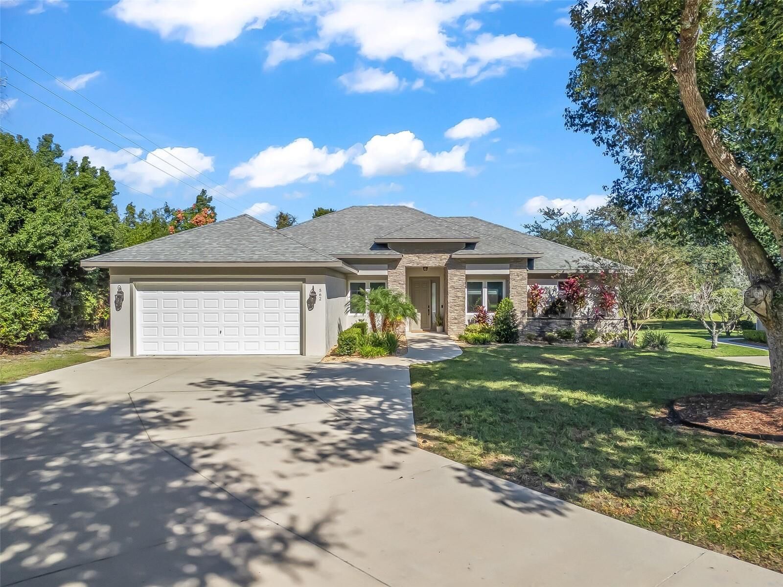 Property Photo: 562 Dowling Circle FL 32159