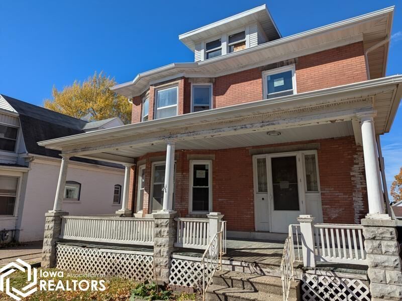 Property Photo:  1105 N 8th Street  IA 52601 