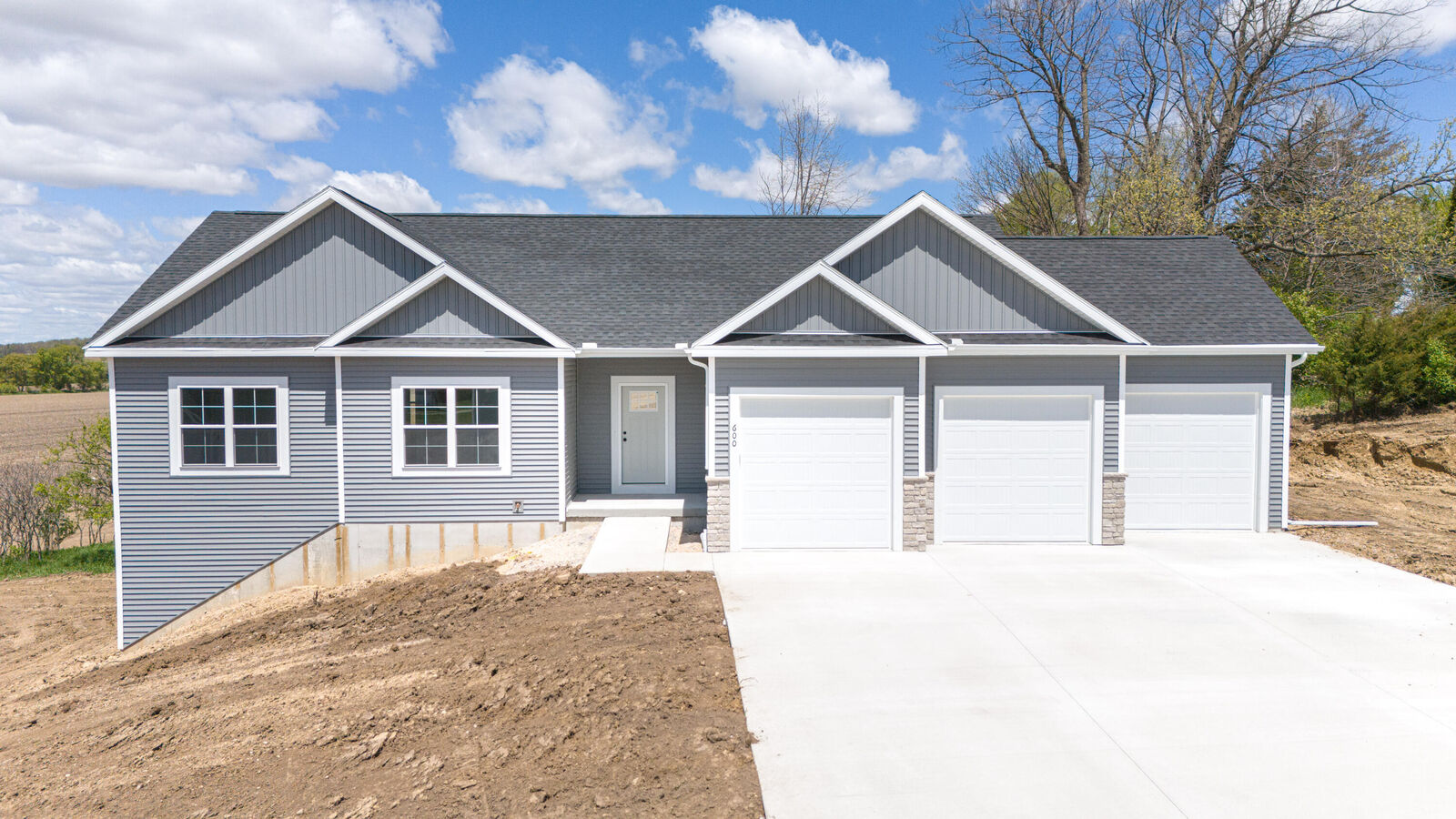 Property Photo:  600 Sycamore Pl  WI 53091 