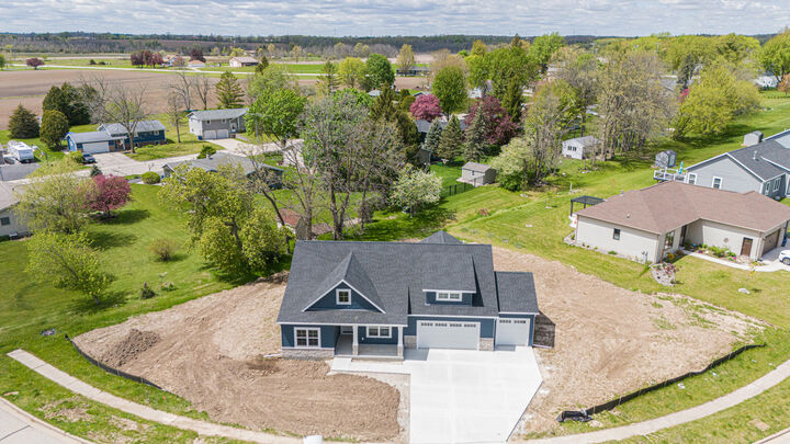 Property Photo:  116 River Ct  WI 53091 