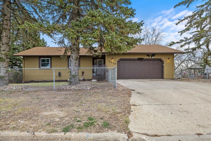 1410 1st St NE  Minot ND 58701 photo