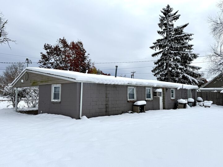 Property Photo:  1204 Leet Road  MI 49120 