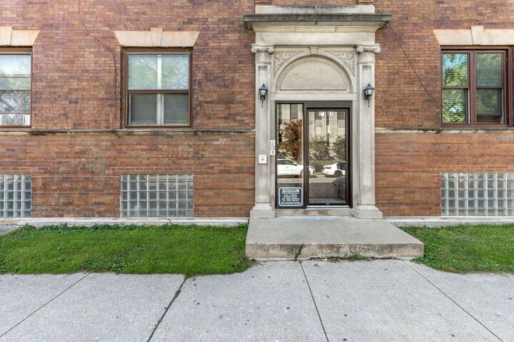 Property Photo:  953 E 61st Street 1E  IL 60637 