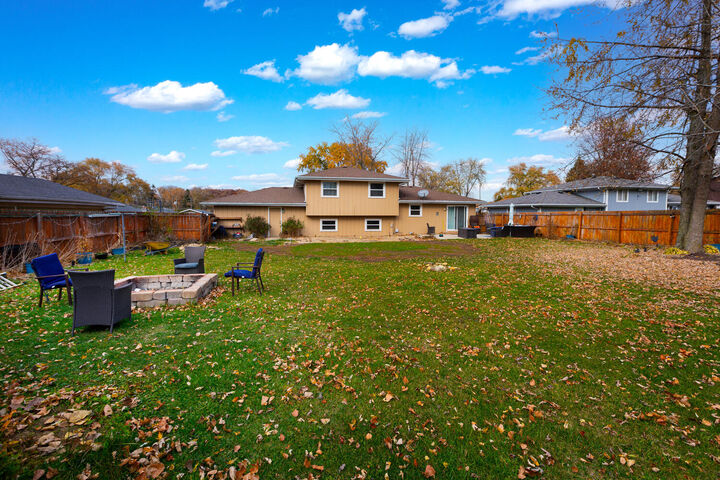 Property Photo:  207 Diana Street  IL 60404 