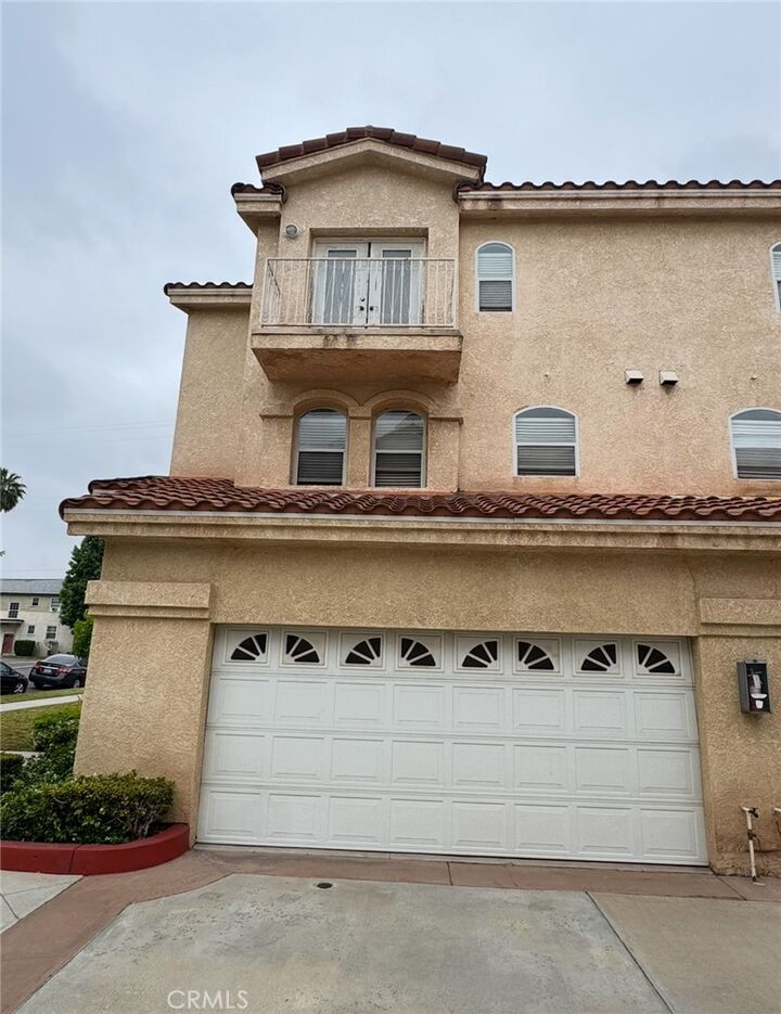 Property Photo: 132 N 3rd A CA 91801