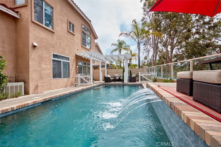 Property Photo:  8 Via Anadeja  CA 92688 