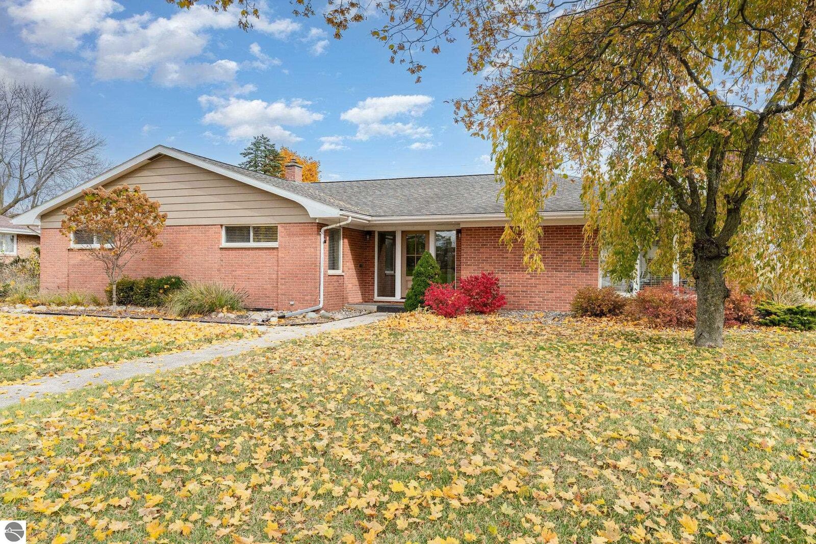 Property Photo:  424 Fairlane Drive  MI 48801 